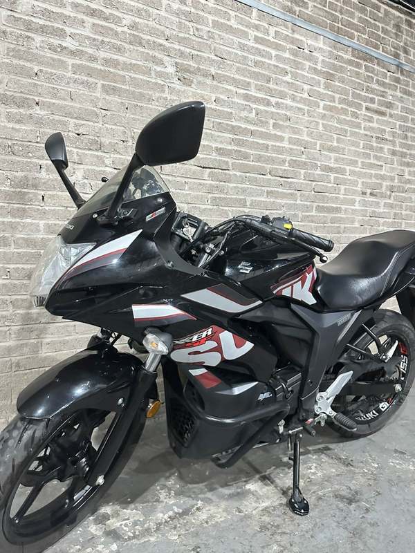 二手济南铃木极客飒 Gixxer 155