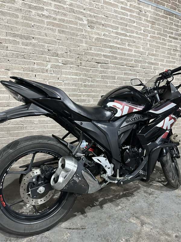 二手济南铃木极客飒 Gixxer 155
