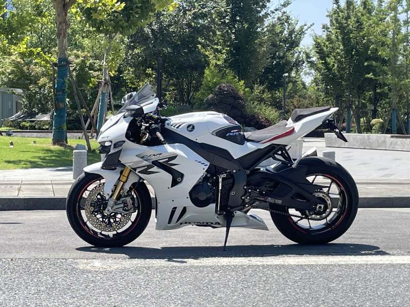 二手本田CBR 1000 RR-R