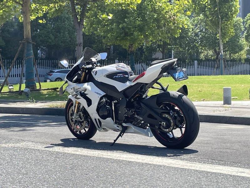 二手本田CBR 1000 RR-R