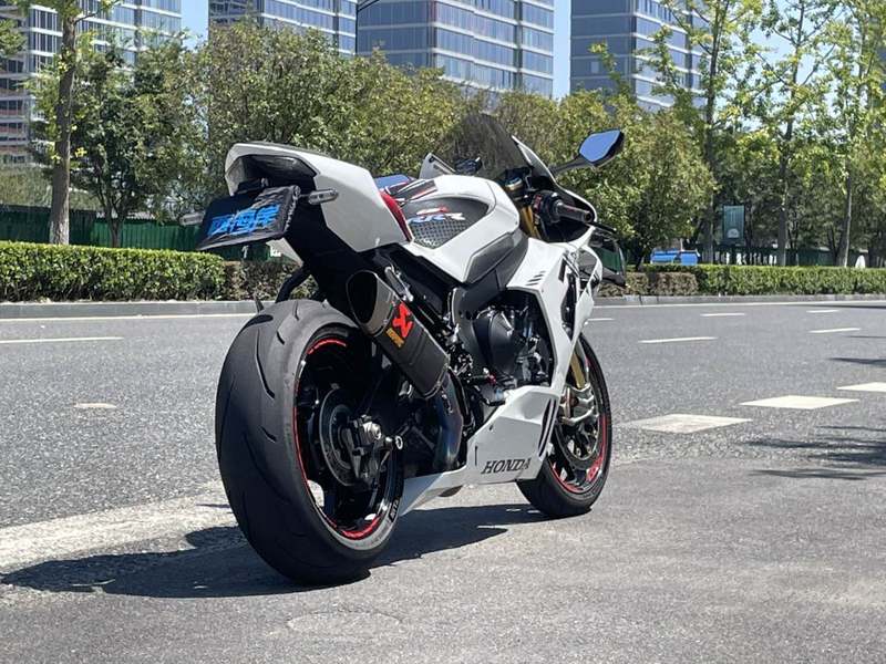 二手本田CBR 1000 RR-R