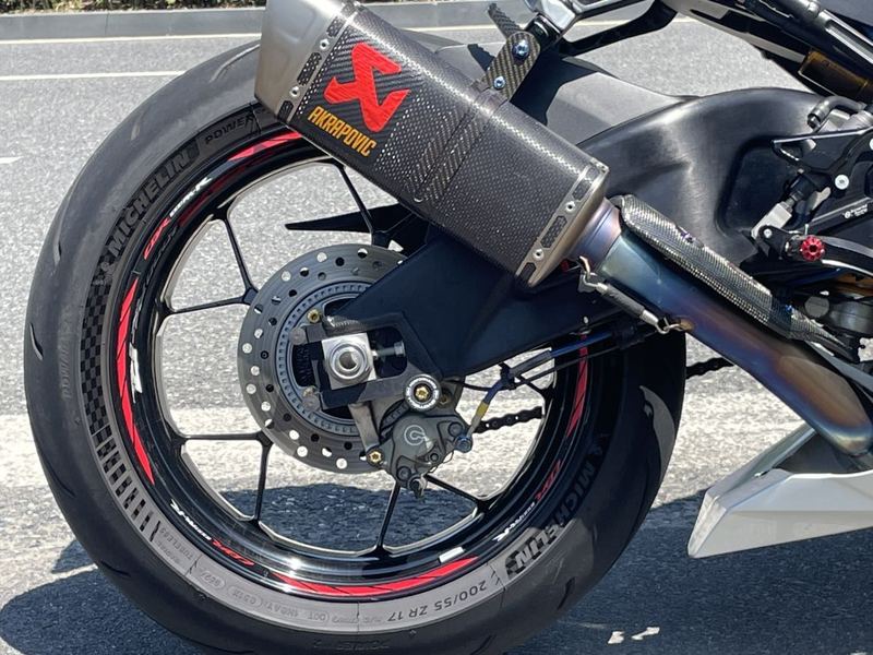 二手本田CBR 1000 RR-R