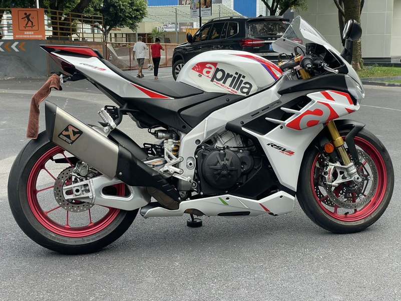 二手阿普利亚RSV4