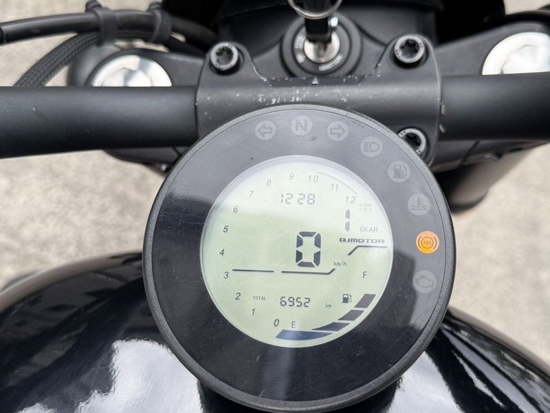 二手QJMOTOR闪300