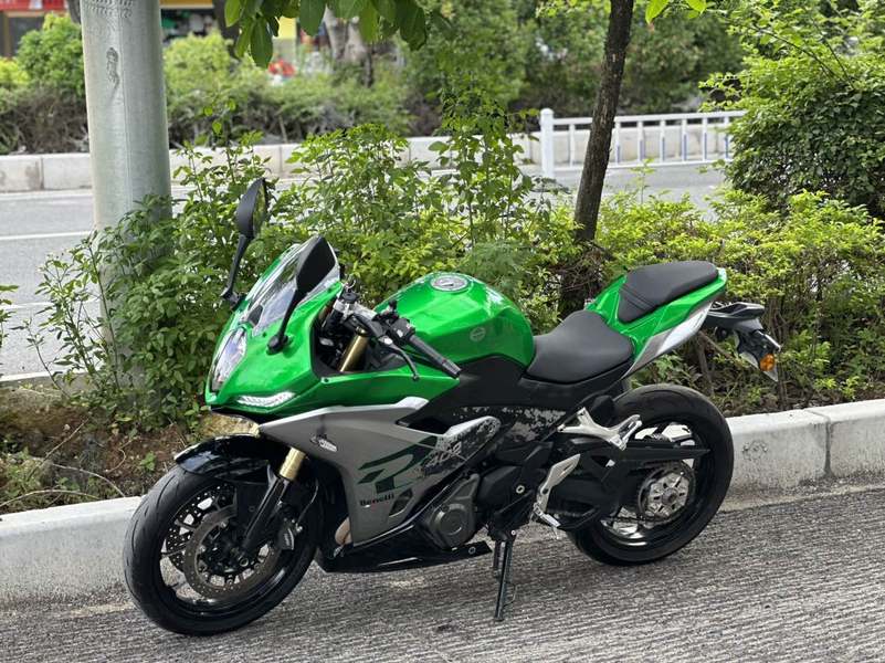 二手贝纳利龙卷风 Tornado 402R