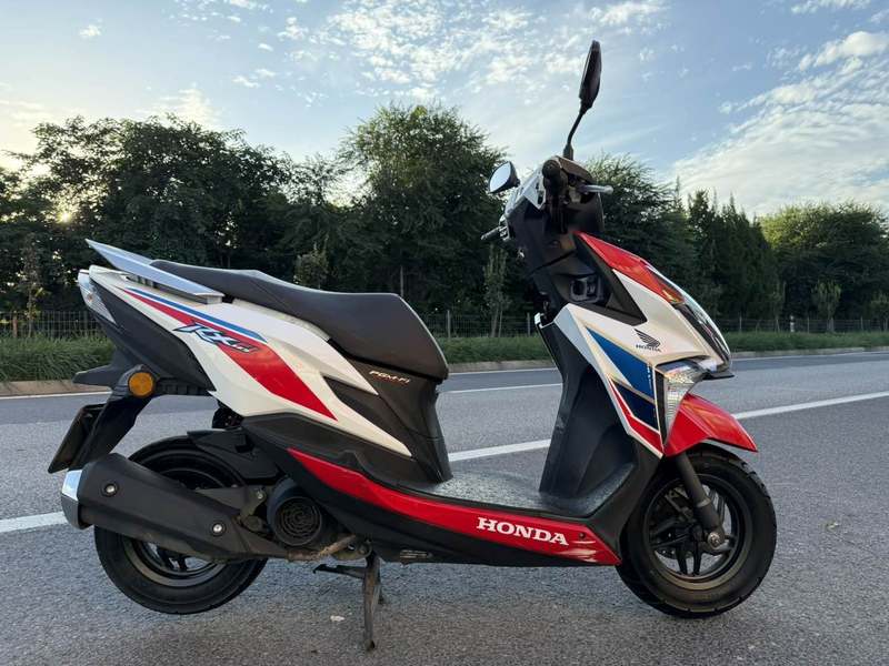 二手新大洲本田裂行 RX125Fi