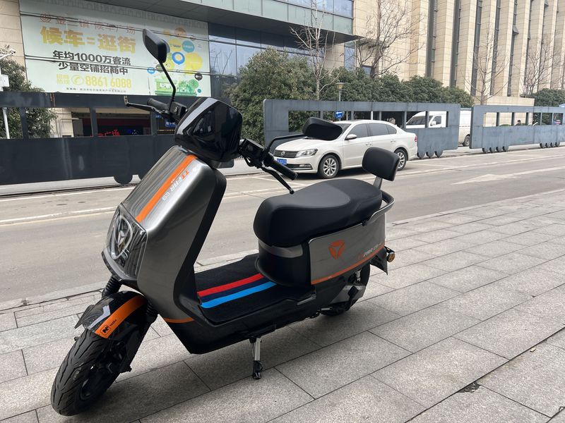 二手雅迪冠能 E9