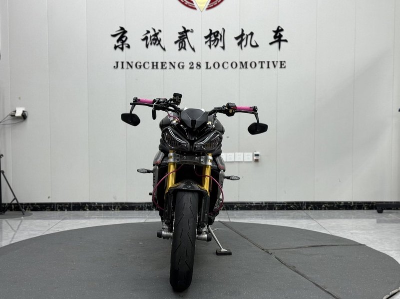 二手凯旋Speed Triple 1200 RS
