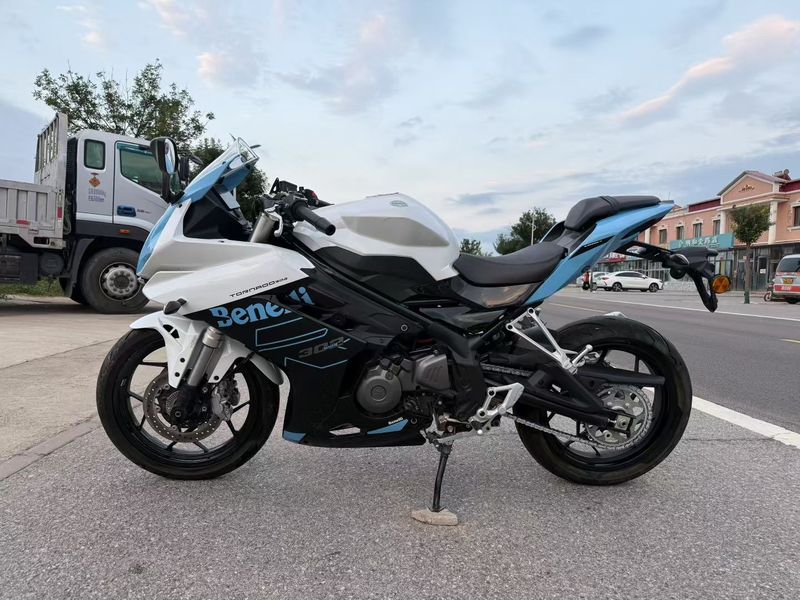 二手贝纳利龙卷风 Tornado 302R