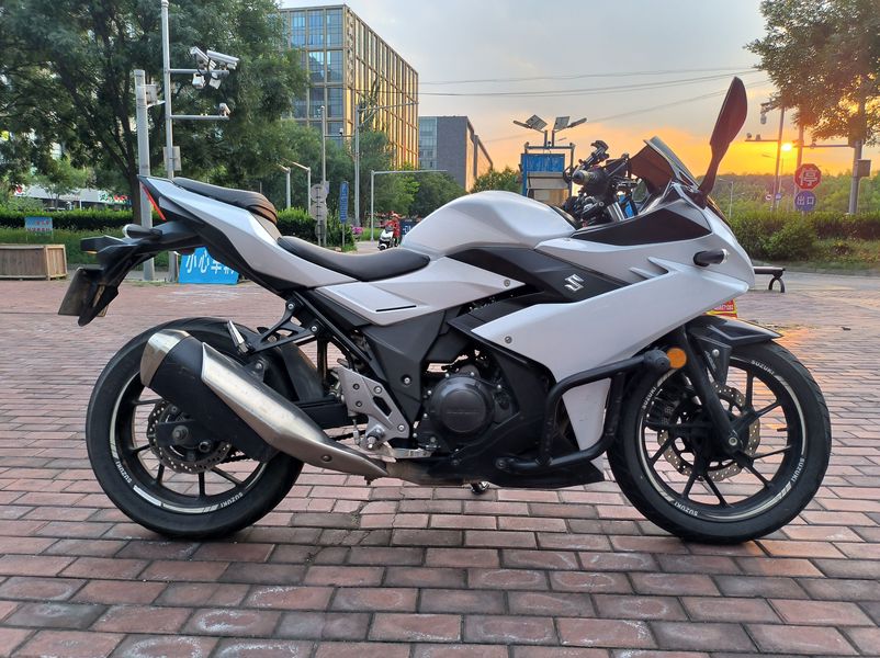 二手豪爵铃木GSX250R