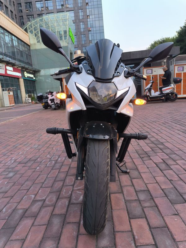 二手豪爵铃木GSX250R