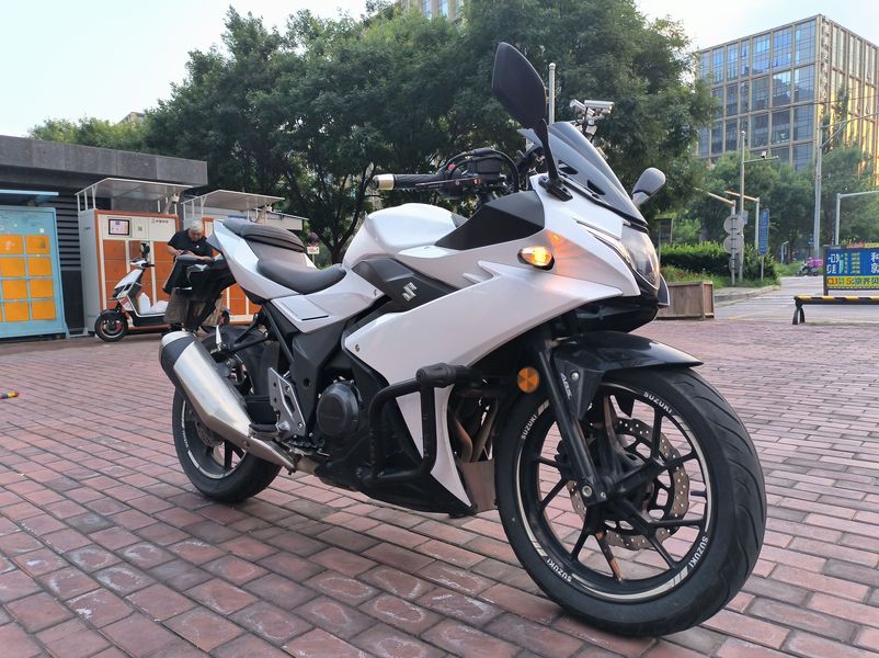 二手豪爵铃木GSX250R