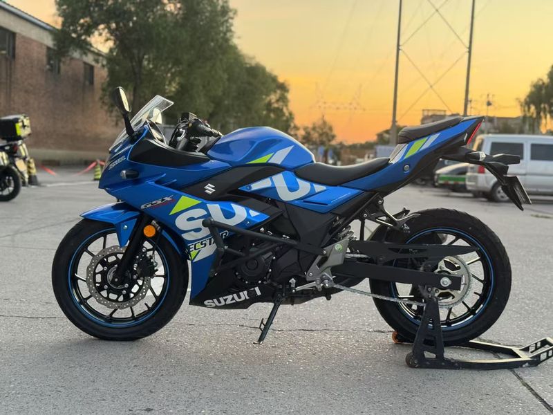 二手豪爵铃木GSX250R