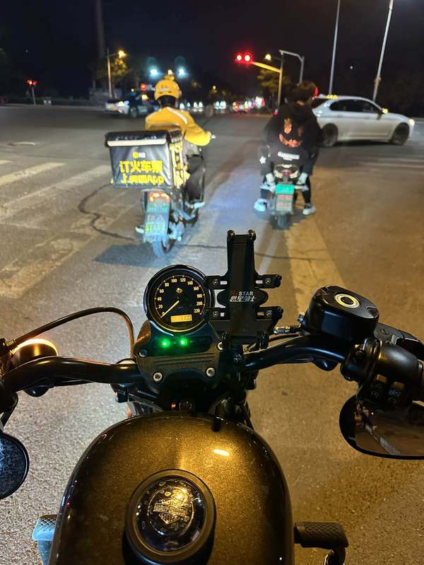 二手哈雷戴维森Iron883 硬汉