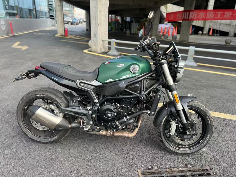 二手贝纳利幼狮 Leoncino 800