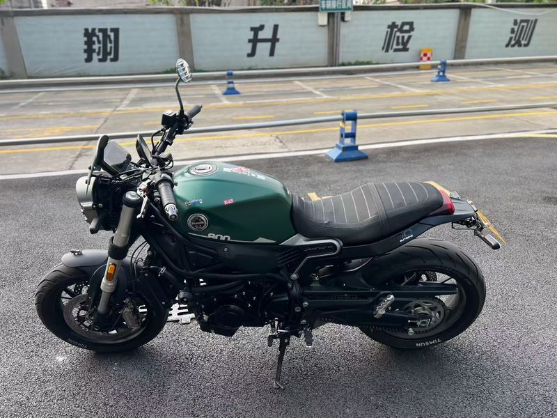 二手贝纳利幼狮 Leoncino 800