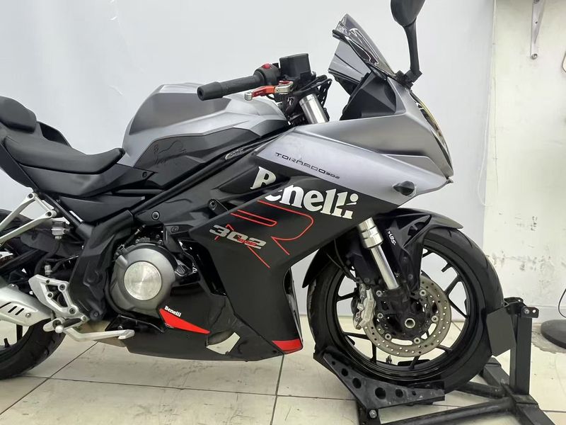 二手贝纳利龙卷风 Tornado 302R