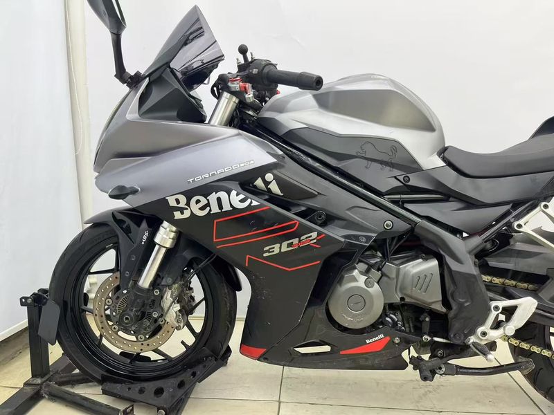 二手贝纳利龙卷风 Tornado 302R