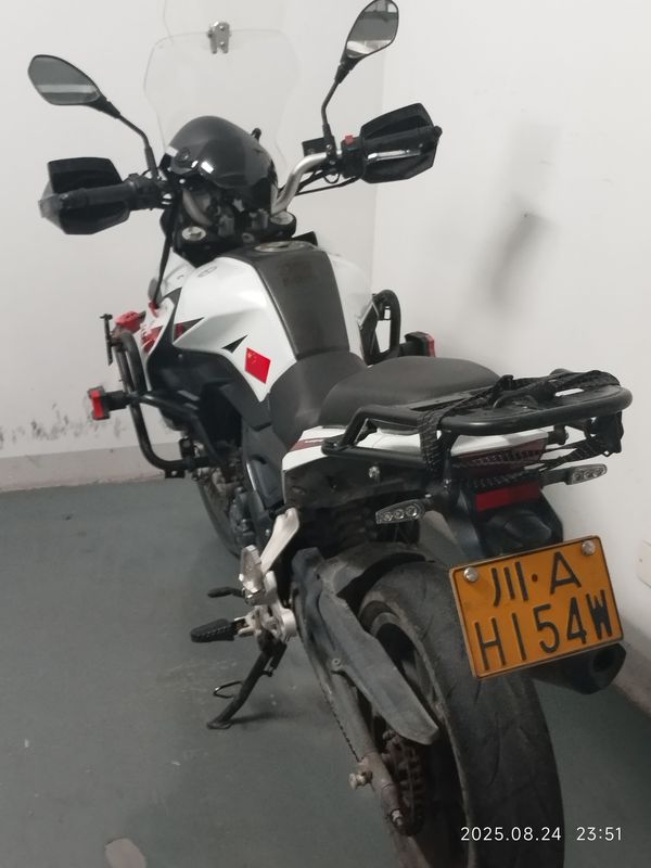 二手贝纳利金鹏 TRK251