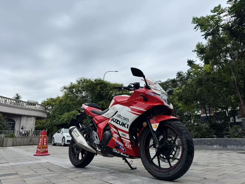 二手豪爵铃木GSX250R