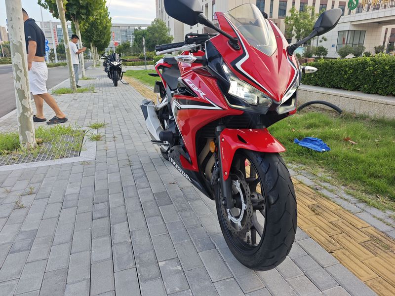 二手本田CBR400R