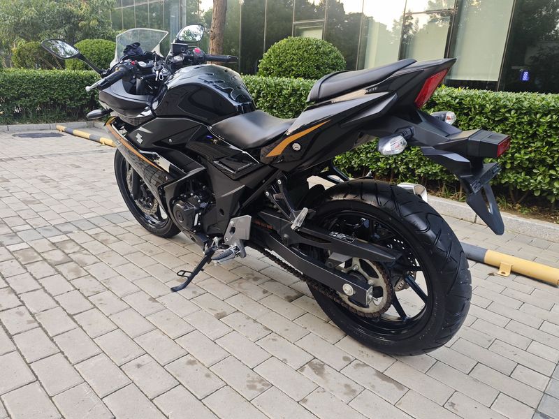 二手豪爵铃木GSX250R