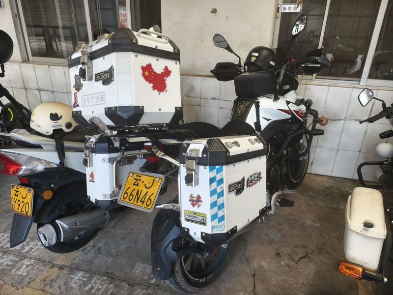 二手贝纳利金鹏 TRK251