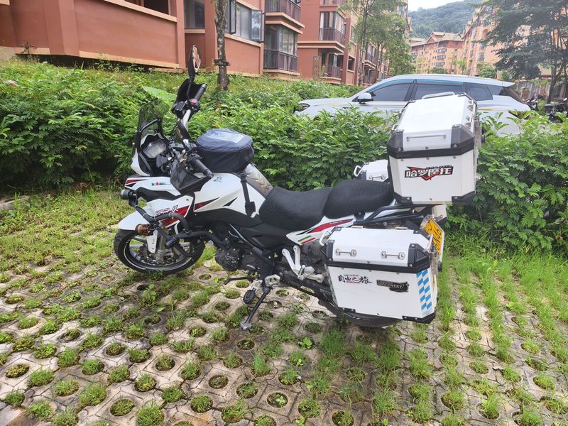 二手贝纳利金鹏 TRK251