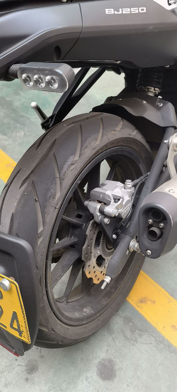 二手贝纳利幼狮 Leoncino 250