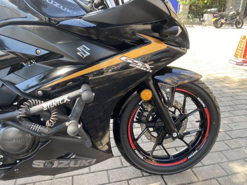 二手豪爵铃木GSX250R