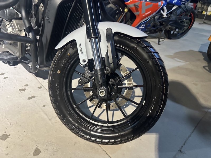 二手QJMOTOR闪300