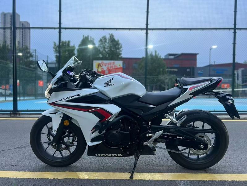 二手本田CBR400R