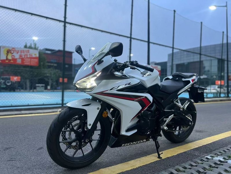 二手本田CBR400R