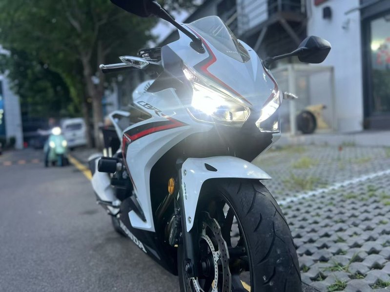 二手本田CBR400R