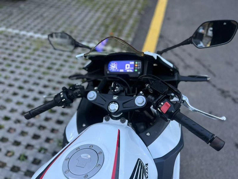 二手本田CBR400R