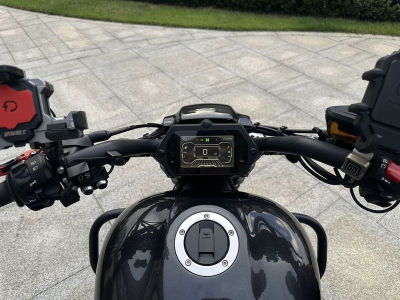二手香帅金刚狼800S