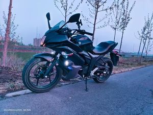 二手济南铃木极客飒 Gixxer 155