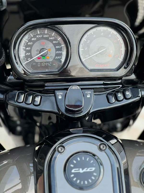 二手哈雷戴维森公路滑翔 Road Glide