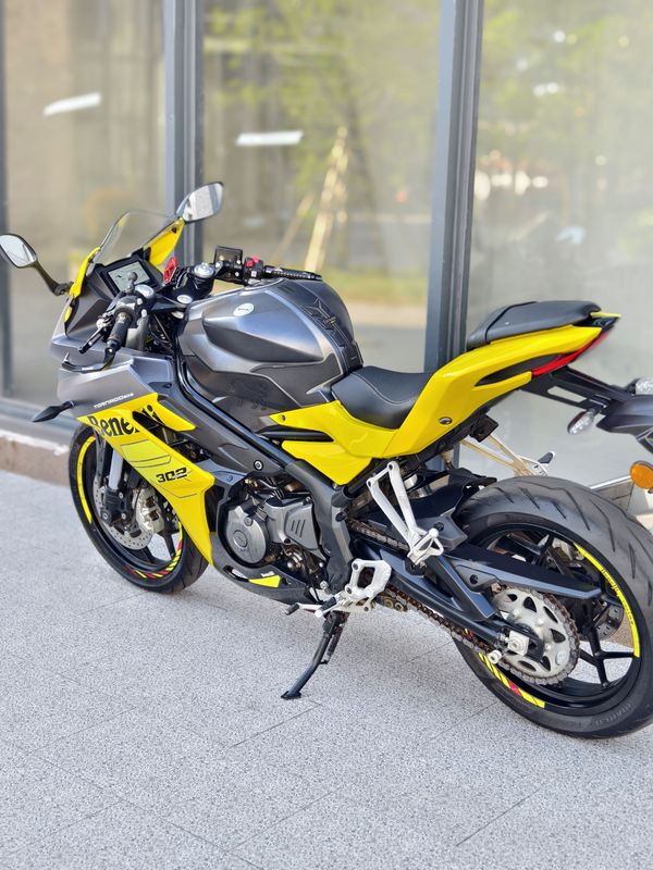 二手贝纳利龙卷风 Tornado 302R