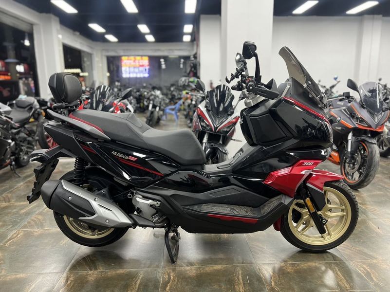 二手三阳哈士奇 Husky ADV300