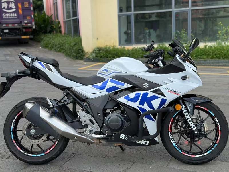 二手豪爵铃木GSX250R