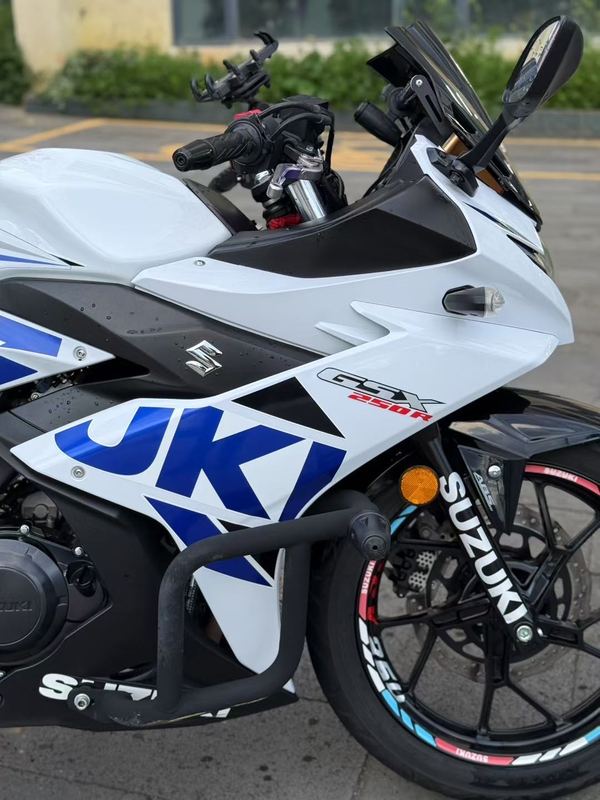 二手豪爵铃木GSX250R