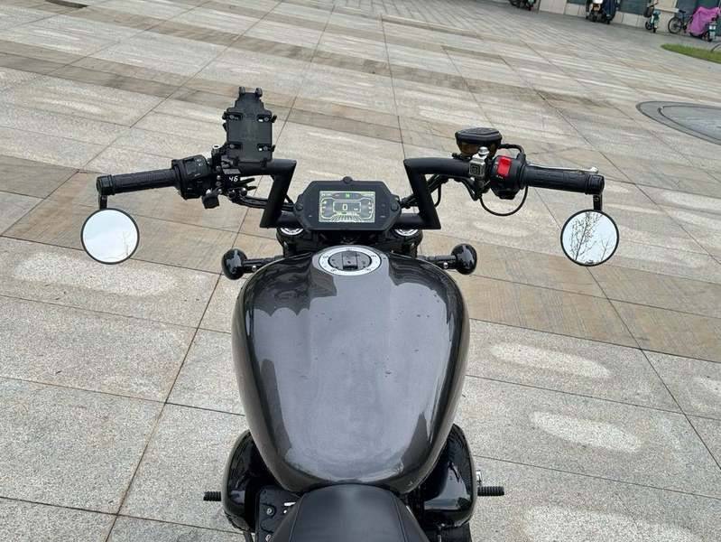 二手香帅金刚狼800S