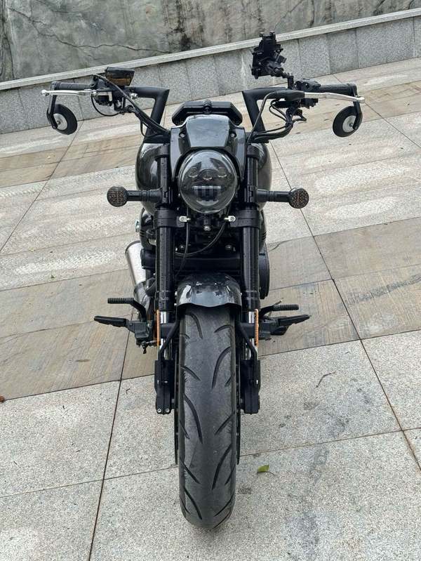 二手香帅金刚狼800S