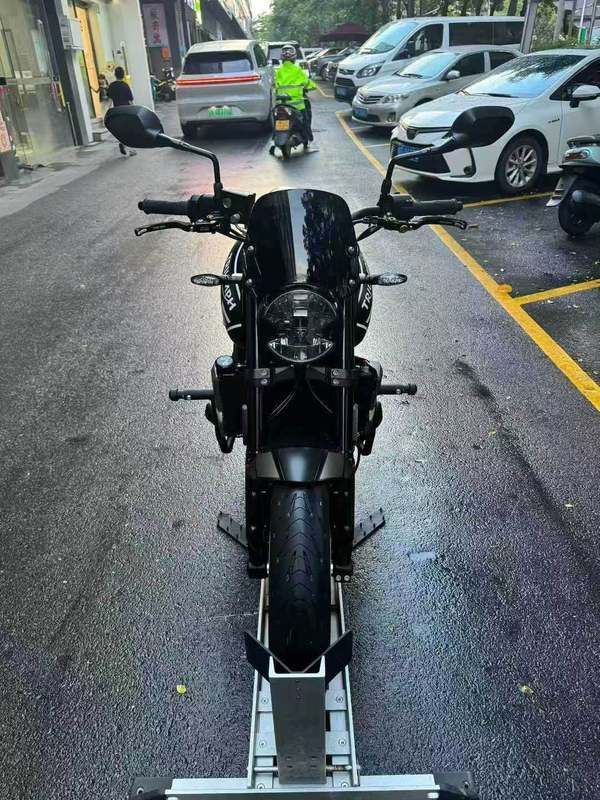 二手凯旋Trident 660