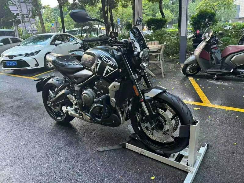二手凯旋Trident 660