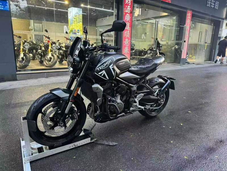 二手凯旋Trident 660