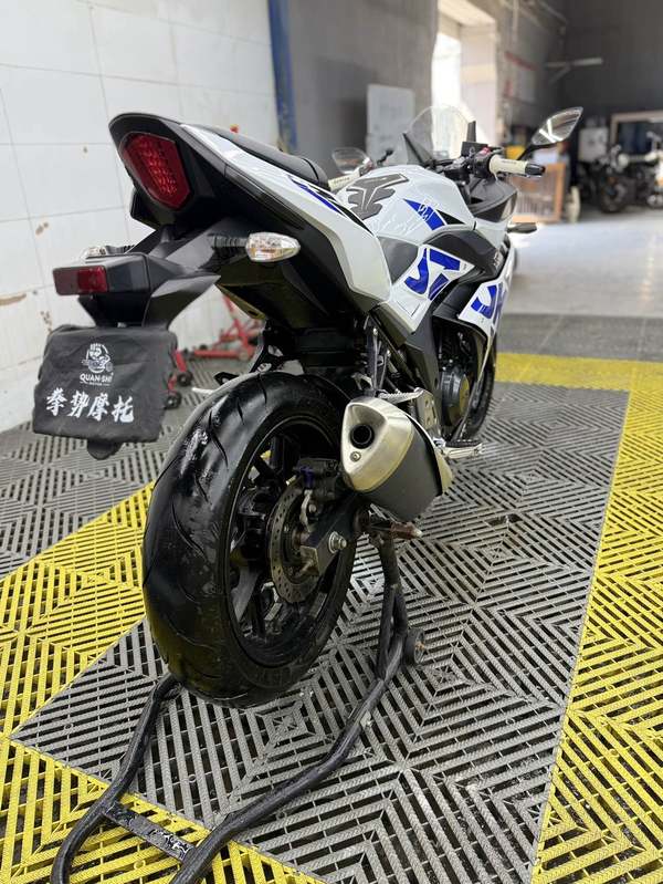 二手豪爵铃木GSX250R