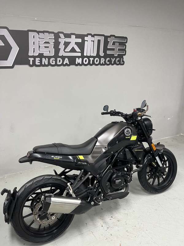 二手贝纳利幼狮 Leoncino 250