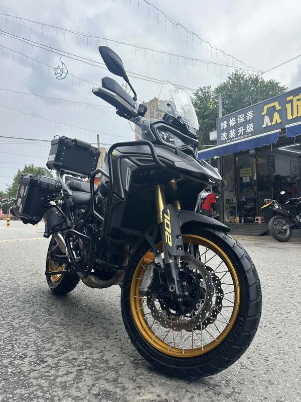 二手贝纳利TRK702